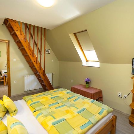 Cecey Apartman Eger Esterno foto