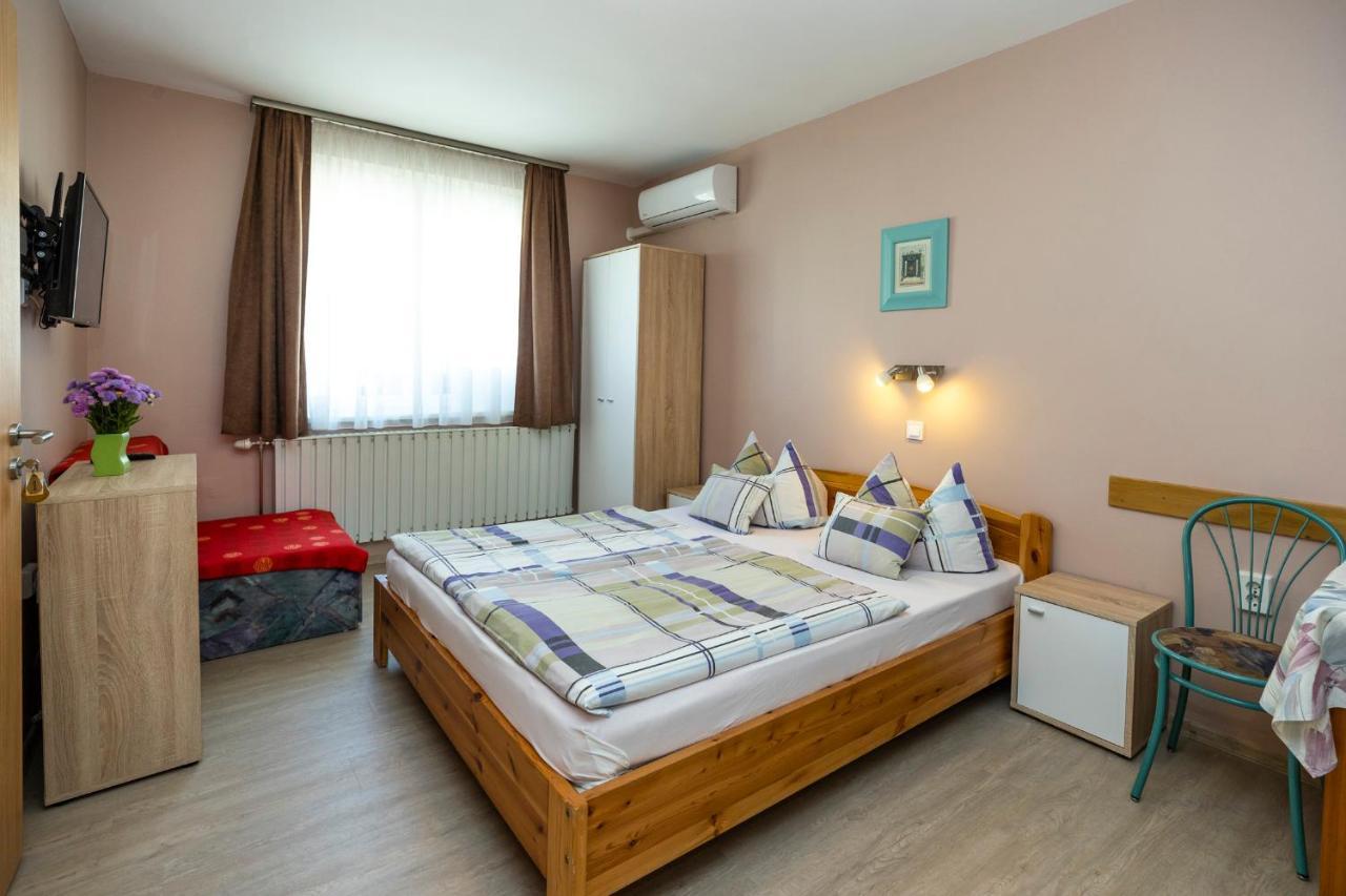 Cecey Apartman Eger Esterno foto