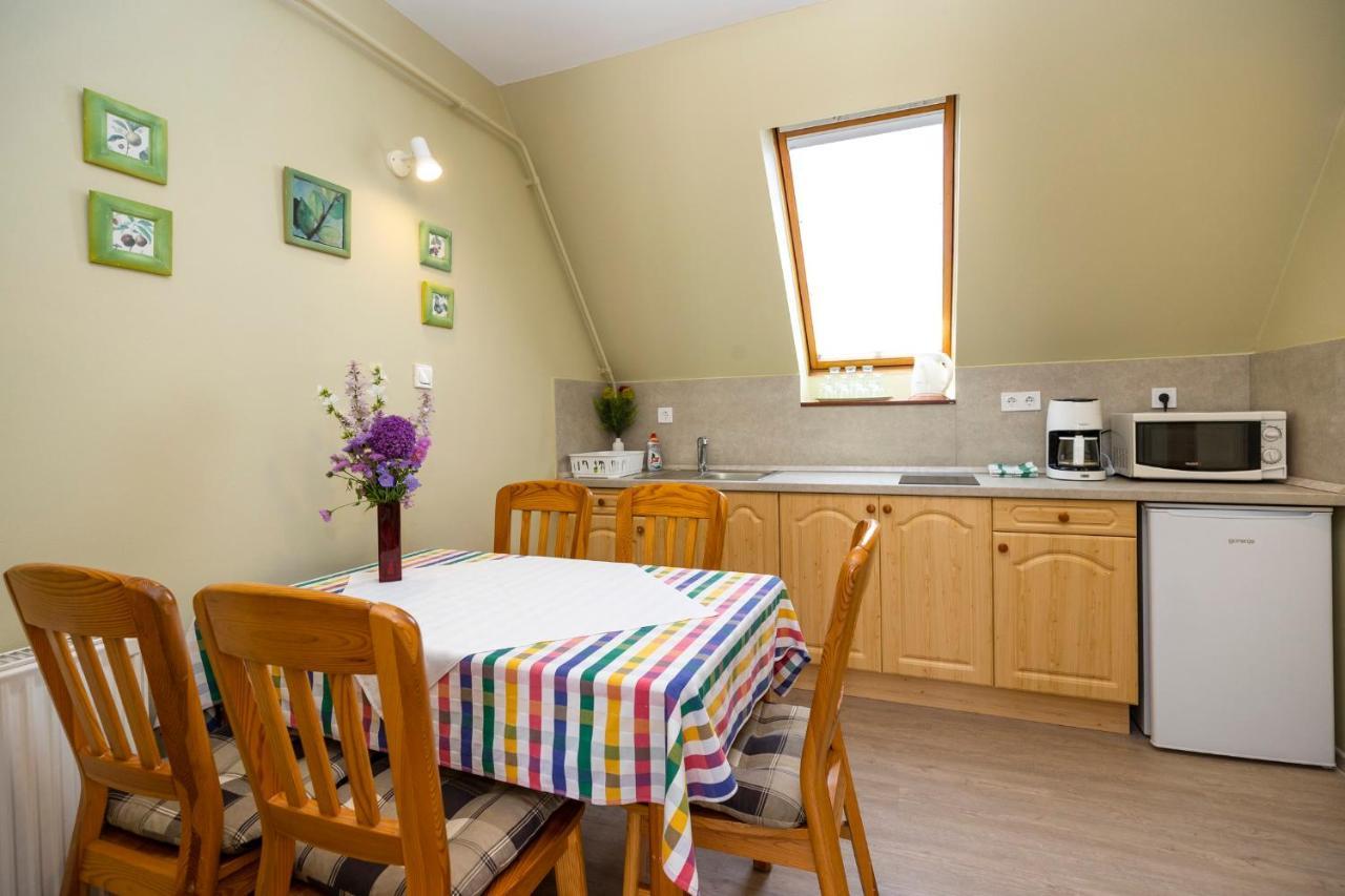 Cecey Apartman Eger Esterno foto