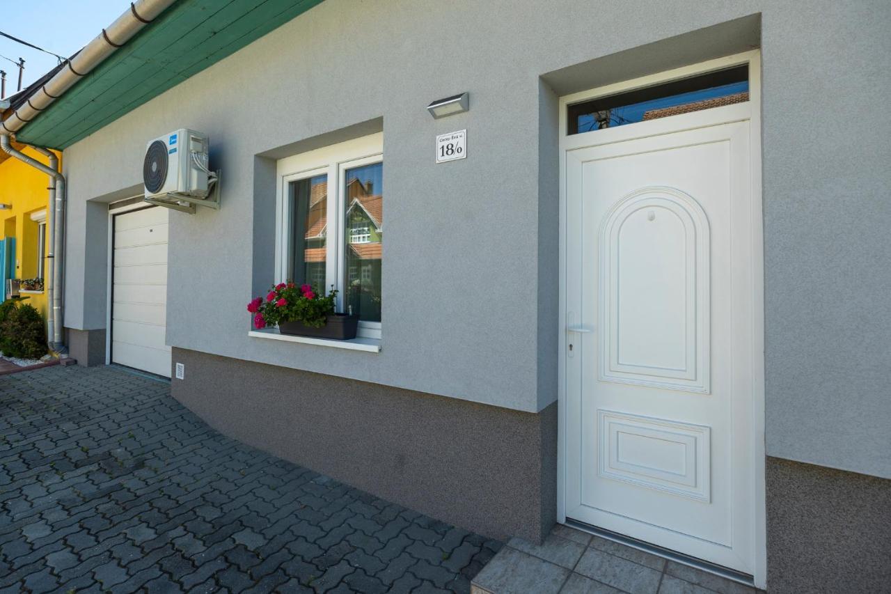 Cecey Apartman Eger Esterno foto