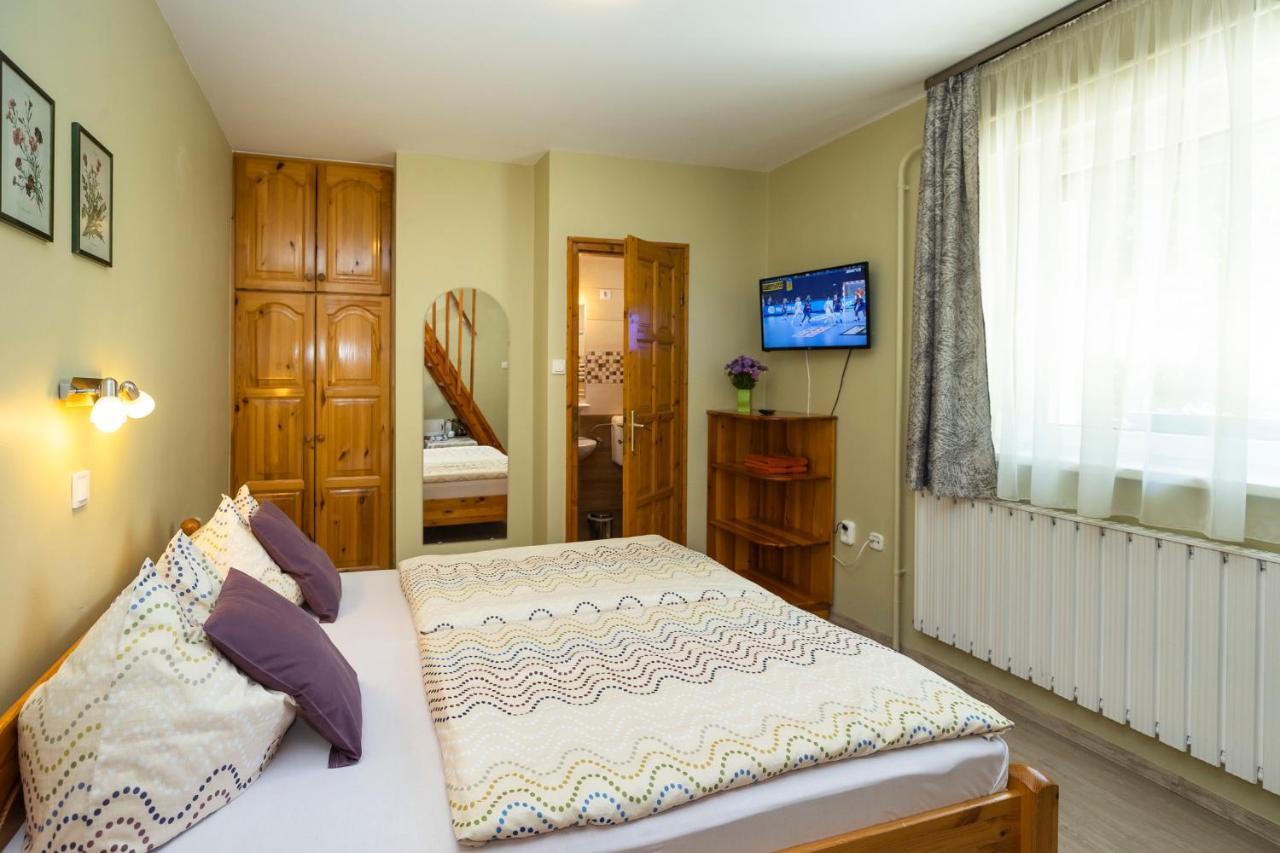 Cecey Apartman Eger Esterno foto