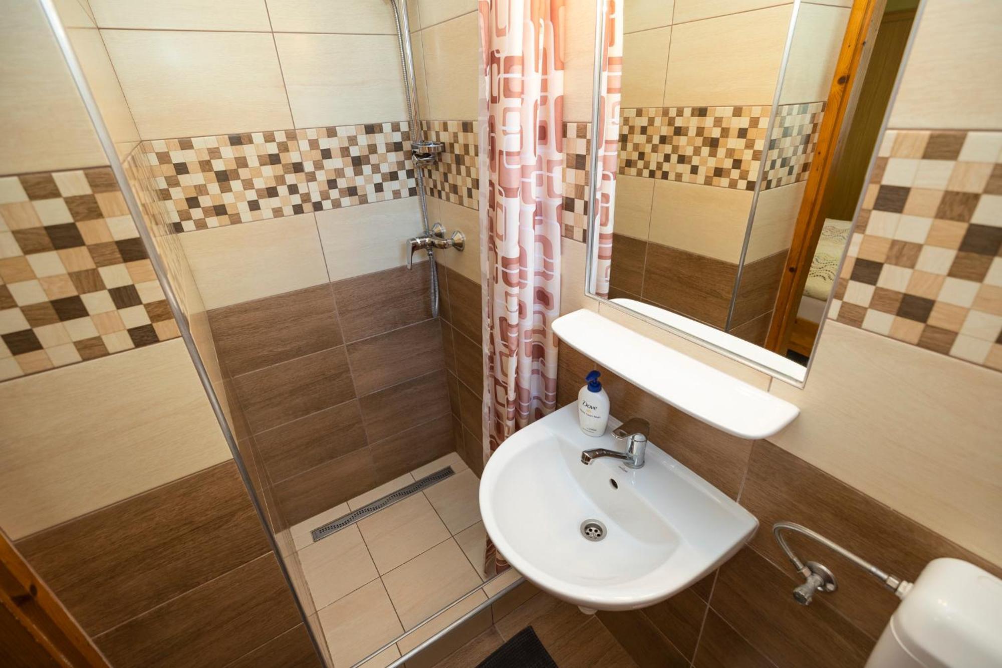 Cecey Apartman Eger Esterno foto