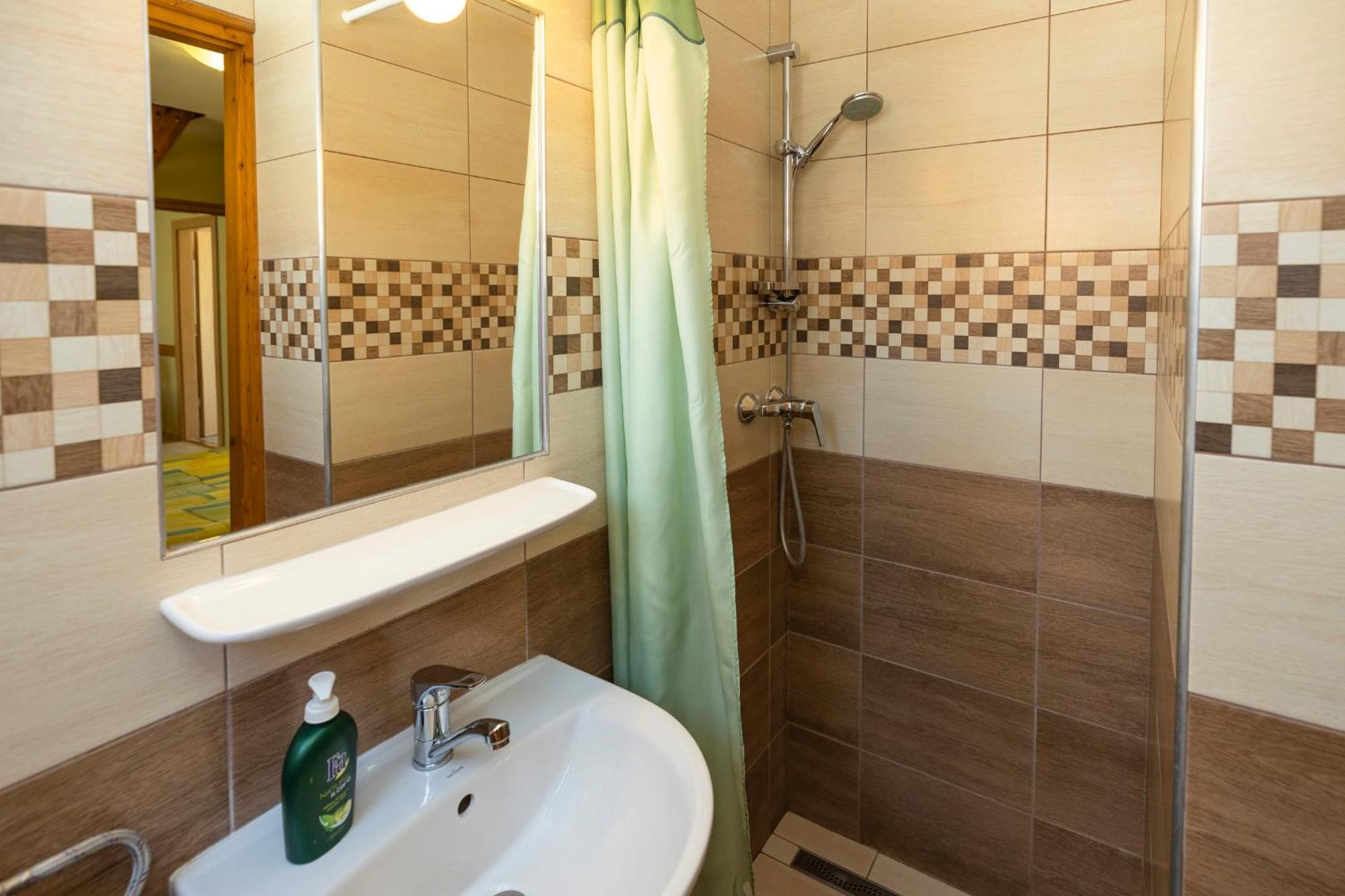 Cecey Apartman Eger Esterno foto